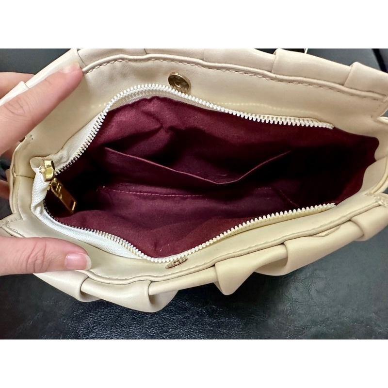 現貨商品 全新商品 奶油色超值感白色斜背小包包-細節圖3