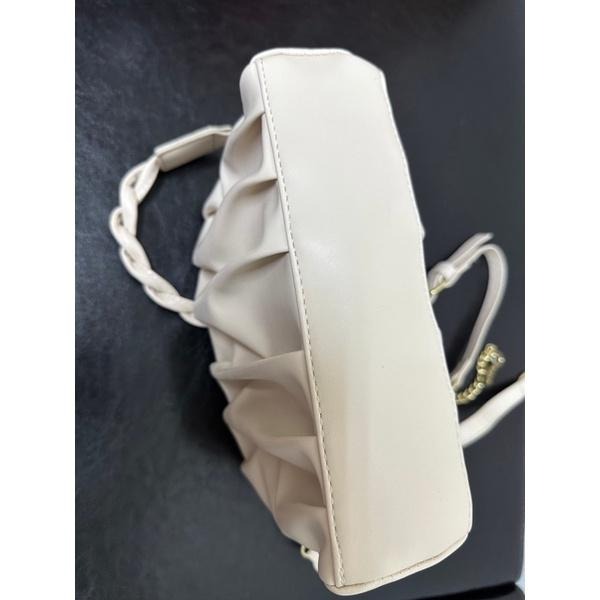 現貨商品 全新商品 奶油色超值感白色斜背小包包-細節圖4