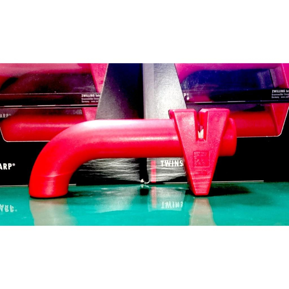 德潮風【現貨】德國製最便宜雙人牌ZWILLING磨刀器新品防疫利器現貨磨刀石紅色經典款!降價 459元立擁利刀-細節圖2