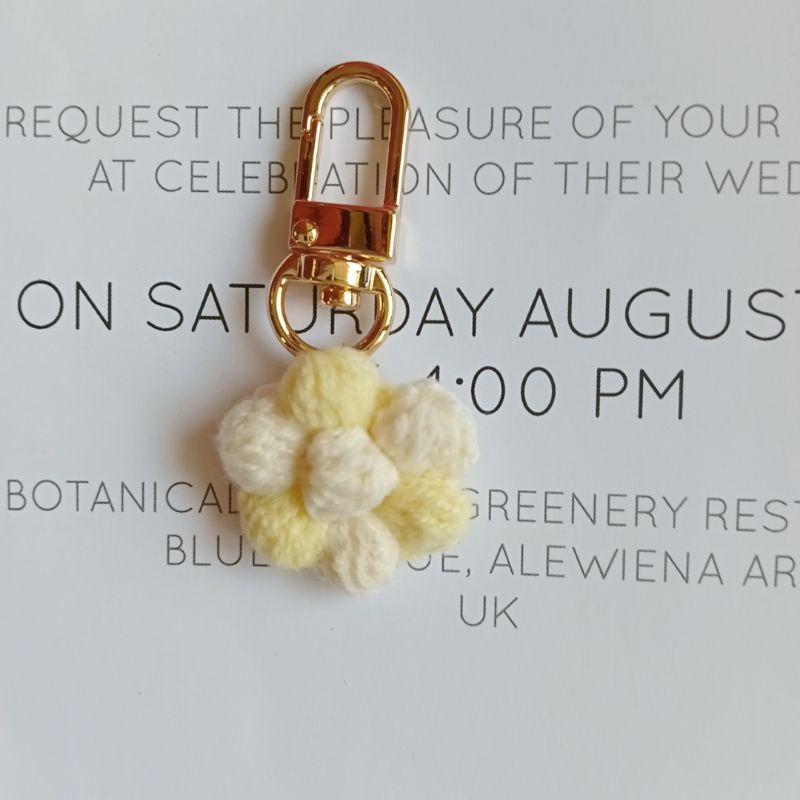 💟雙甯小舖💟 小花朵 airpods 手工編織 紫色 吊飾 雙色 鑰匙圈 泡芙花-細節圖2