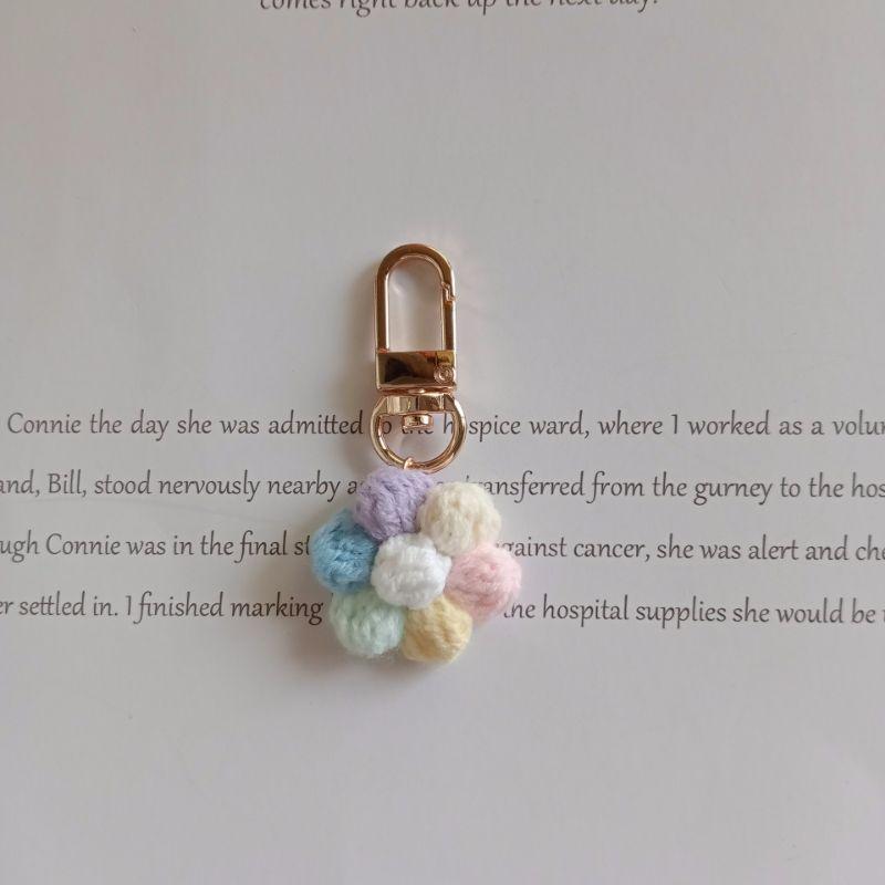 💟雙甯小舖💟 小花朵 airpods 手工編織 吊飾 彩色 鑰匙圈 泡芙花-細節圖2