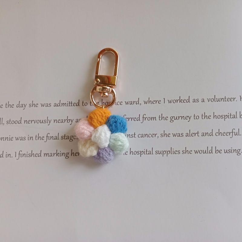 💟雙甯小舖💟 小花朵 airpods 手工編織 吊飾 彩色 鑰匙圈 泡芙花-細節圖3