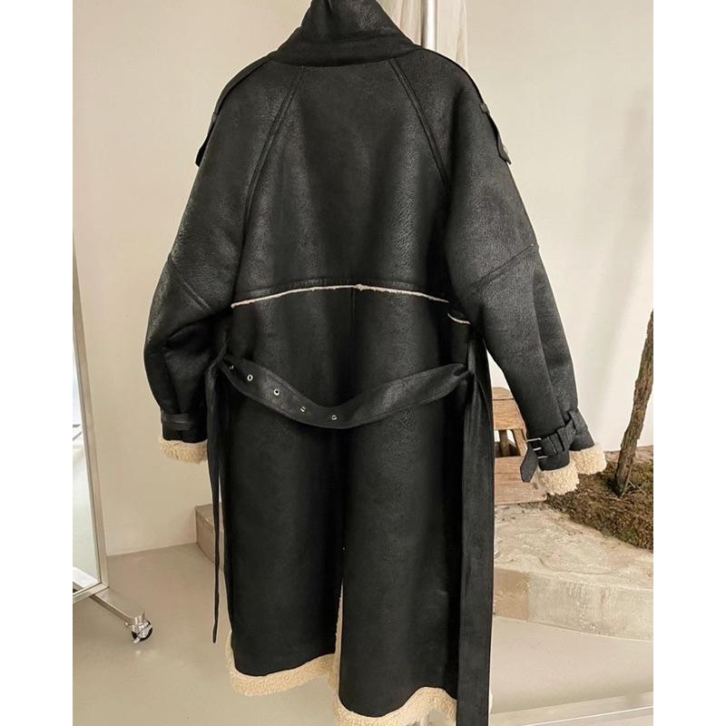 JISOO 지수 | black 羔羊絨暖暖長版大衣外套-細節圖3