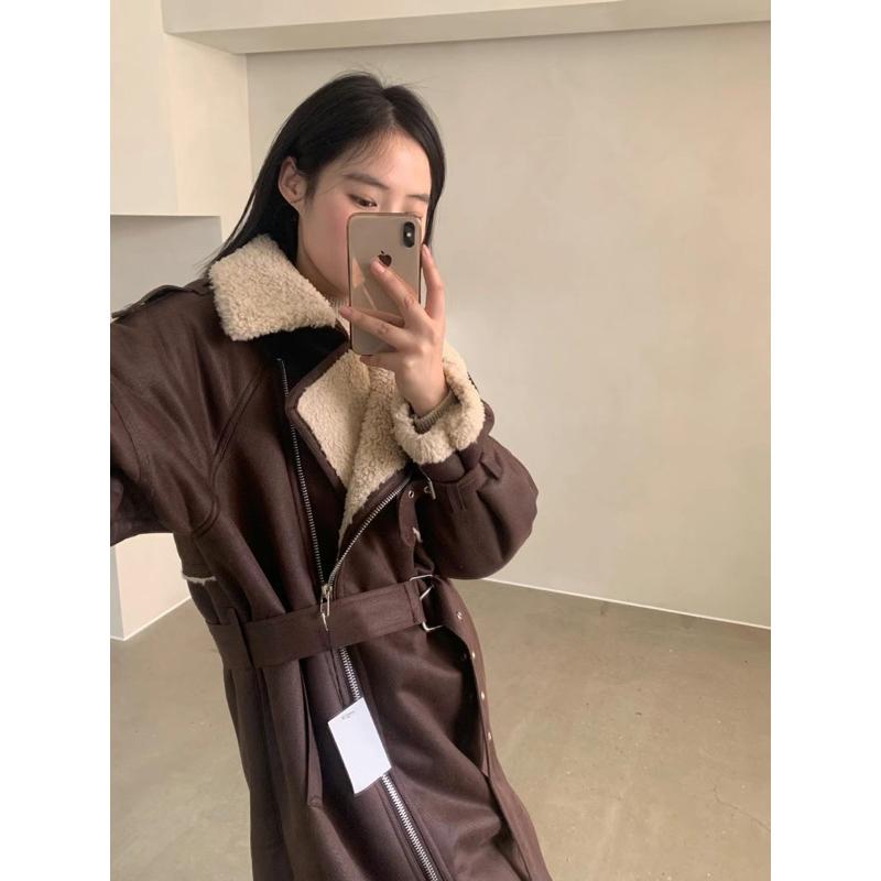 JISOO 지수 | black 羔羊絨暖暖長版大衣外套-細節圖5