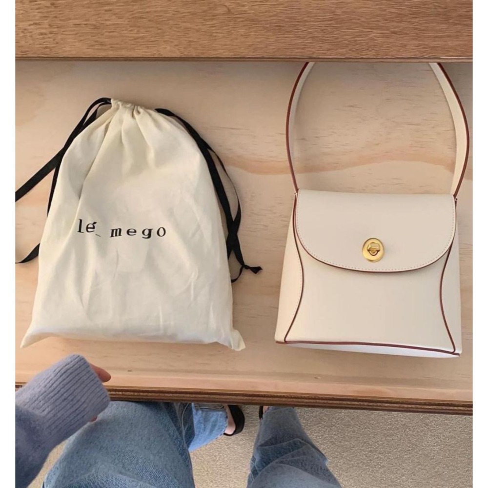 正品 現貨🍑 𝐉𝐈𝐒𝐎𝐎ᵏᵒʳᵉᵃ 韓國 lemego mone bag 可愛金扣掀蓋手提袋 真皮手提包 肩背包-細節圖3