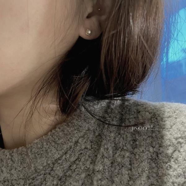 純銀現貨 JISOO Korea 지수｜quiet elegance 珍珠方塊 貼耳耳環  EE054-細節圖7