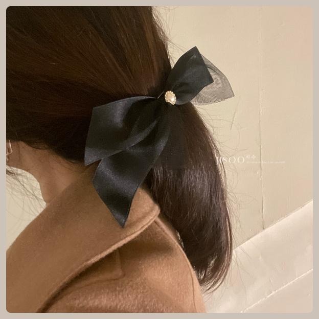 現貨 髮飾｜JISOO 지수 🐈‍⬛ 韓國 珍珠紗網緞帶不對稱蝴蝶結髮夾 手工製作 彈簧夾-細節圖2