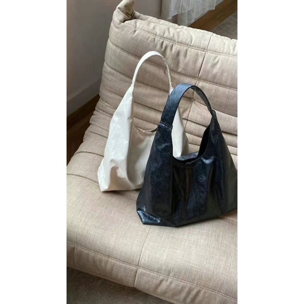 Dearni 大型托特包🫐 大容量好裝好背 仿真皮革紋路-細節圖2