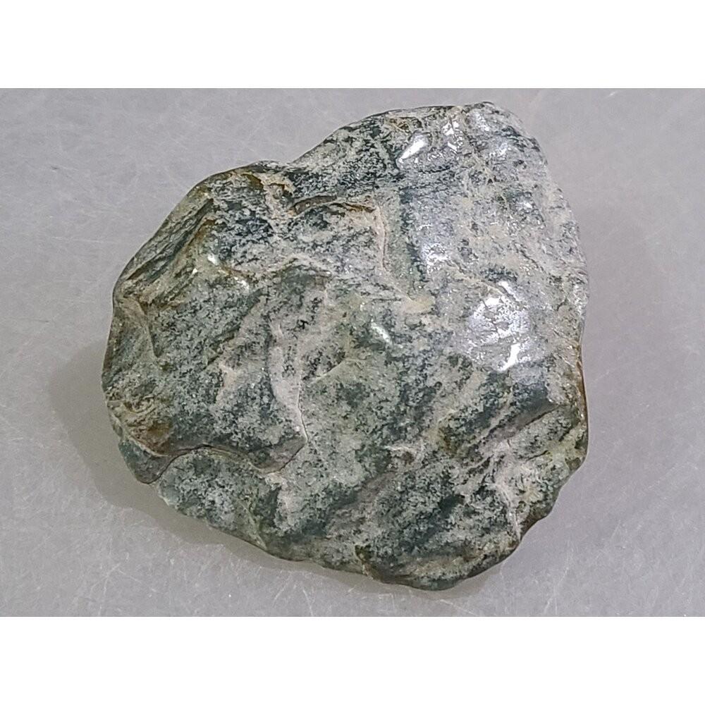 【七彩翡翠】危料 瓜料 瓜地馬拉 脫砂 發黑 原石 賭 冰種 牌子 戒面 台灣出貨  173g-細節圖4