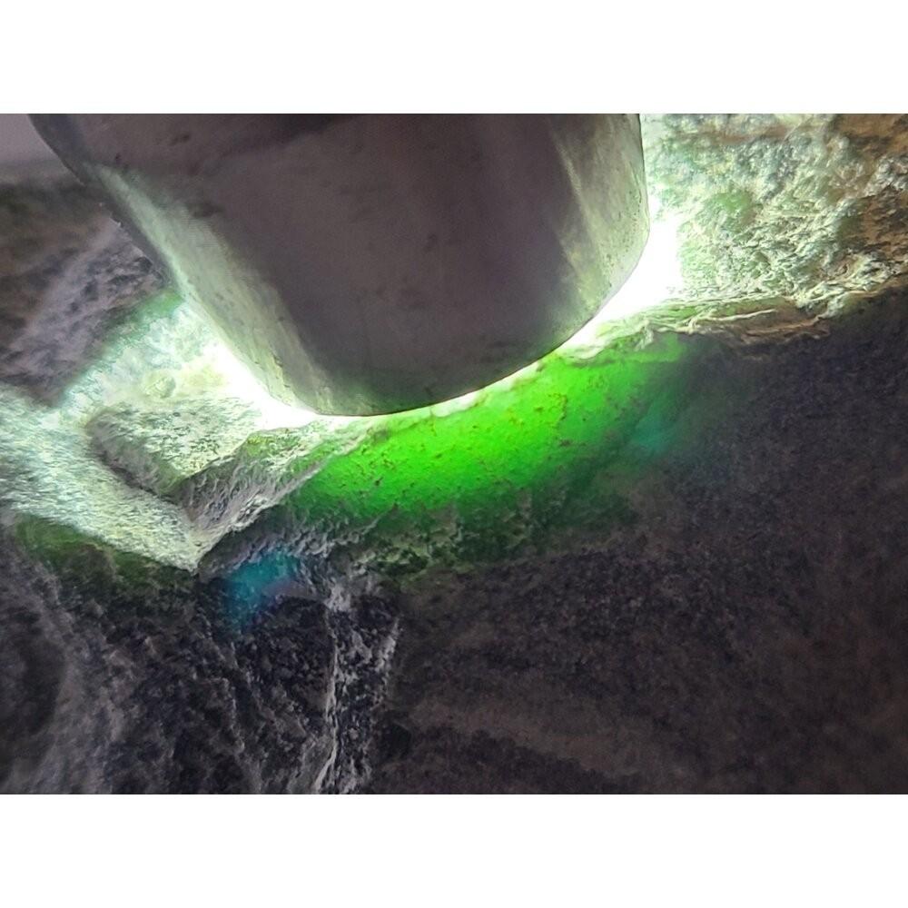 【七彩翡翠】危料 瓜料 瓜地馬拉 脫砂 墨翠 原石 賭 牌子 戒面 台灣出貨  484g-細節圖3