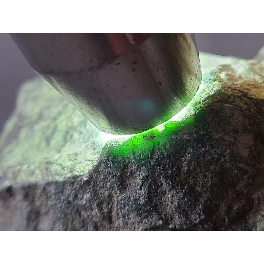 【七彩翡翠】危料 瓜料 瓜地馬拉 脫砂 墨翠 原石 賭 牌子 戒面 台灣出貨  793g-細節圖3