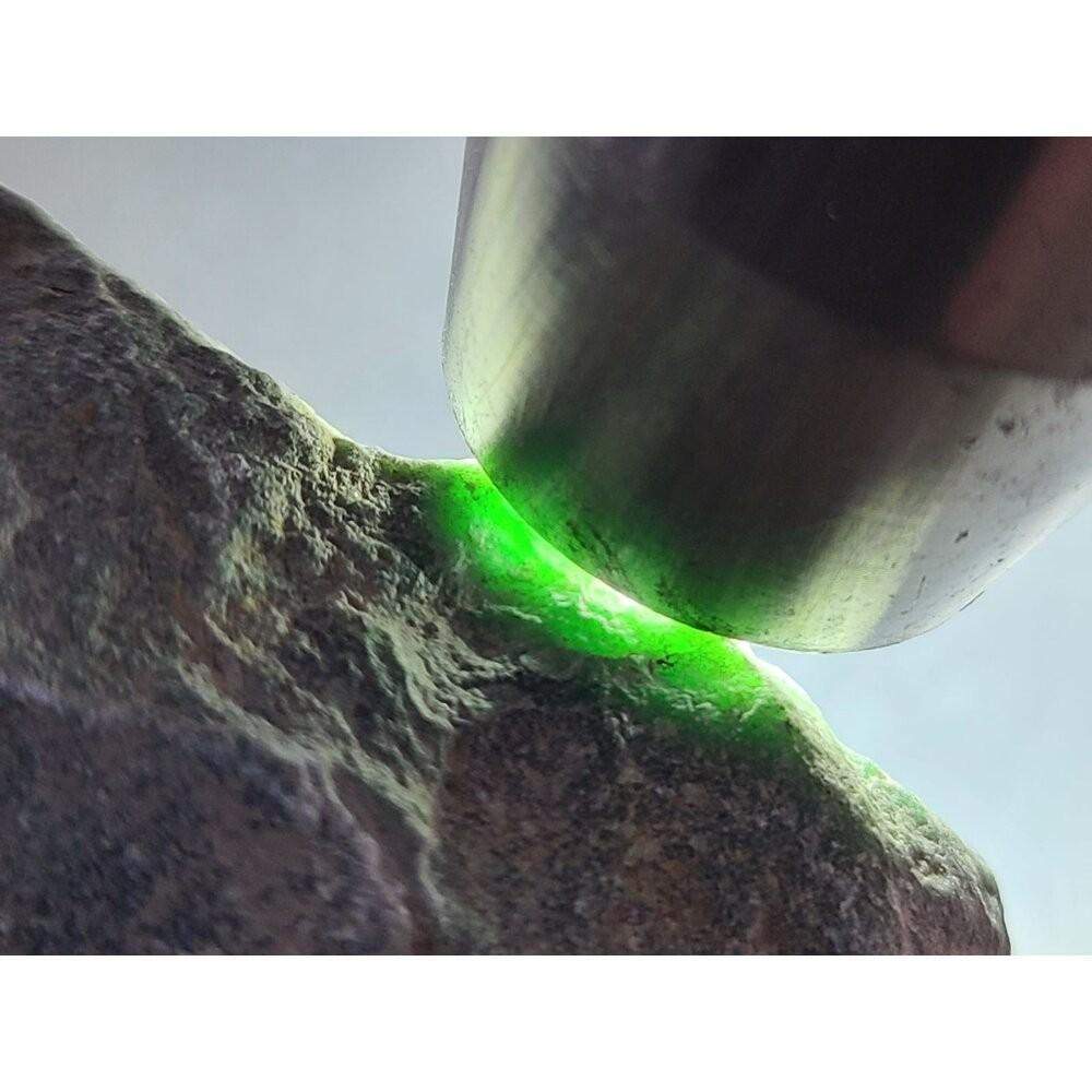 【七彩翡翠】危料 瓜料 瓜地馬拉 脫砂 墨翠 原石 賭 牌子 戒面 台灣出貨  793g-細節圖4