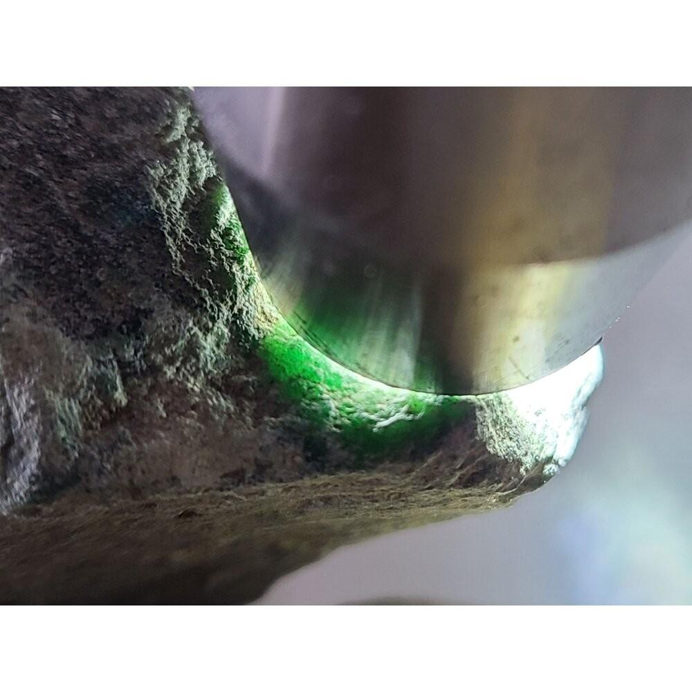 【七彩翡翠】危料 瓜料 瓜地馬拉 脫砂 墨翠 原石 賭 牌子 戒面 台灣出貨  793g-細節圖5