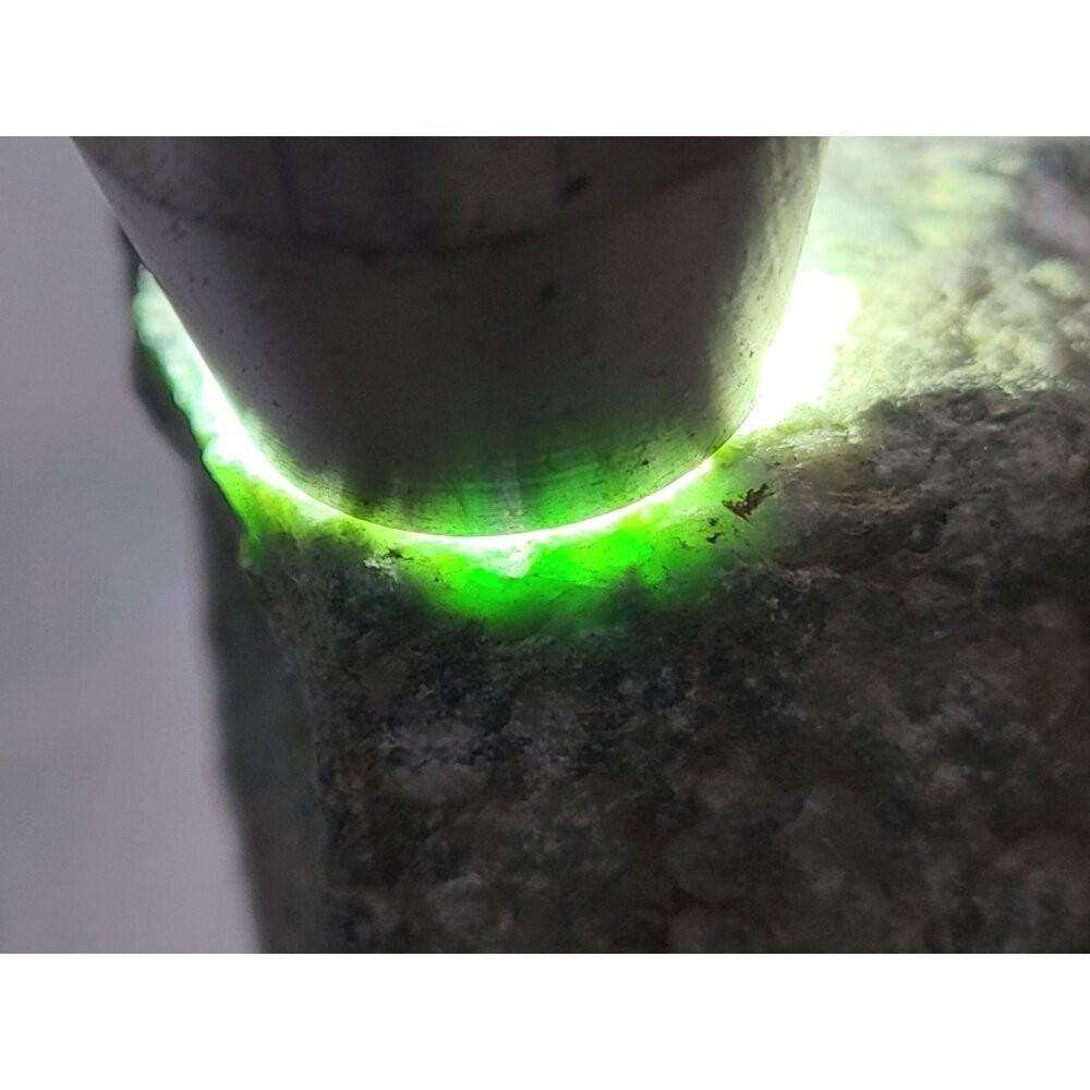 【七彩翡翠】危料 瓜料 瓜地馬拉 脫砂 墨翠 原石 賭 牌子 戒面 台灣出貨  1029g-細節圖2