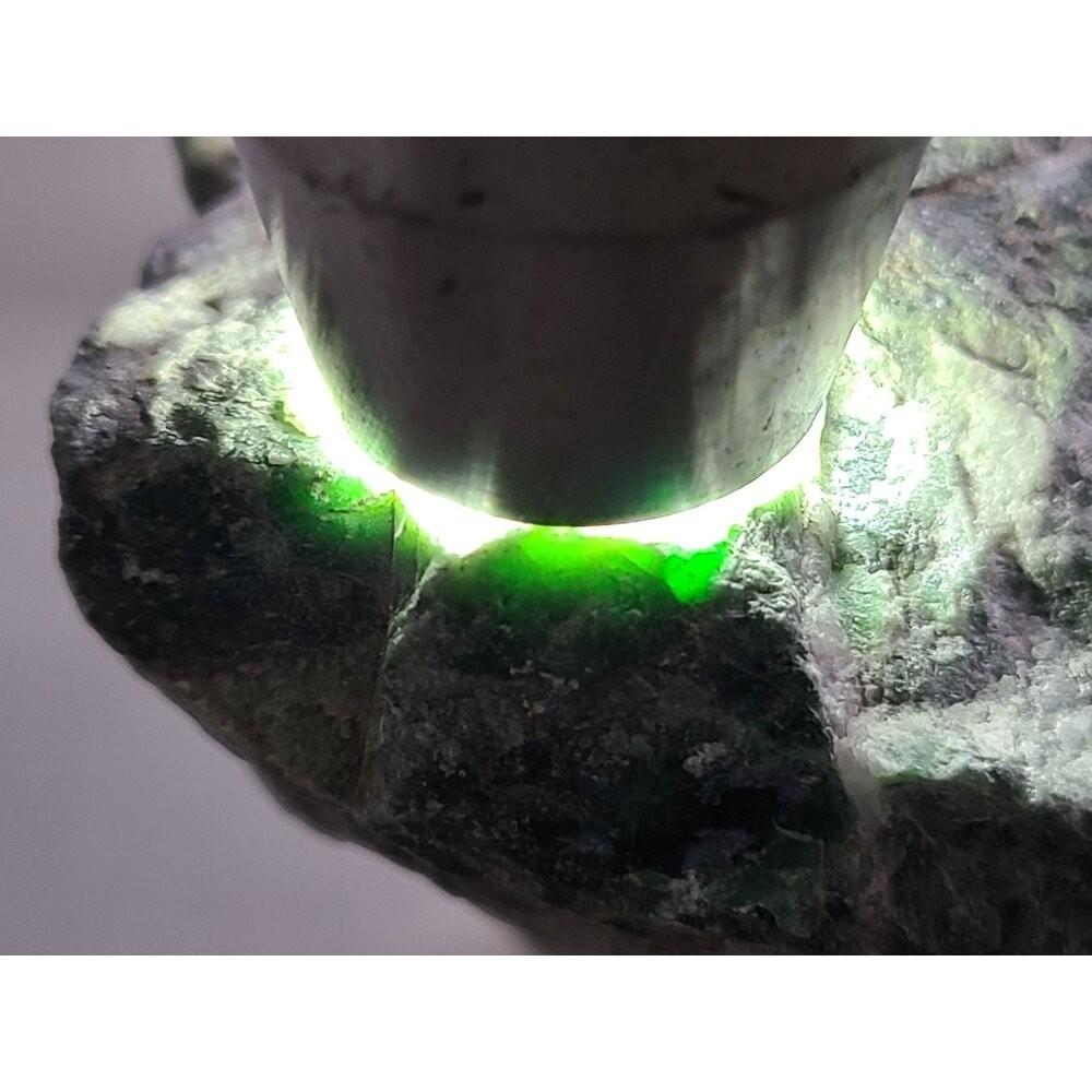 【七彩翡翠】危料 瓜料 瓜地馬拉 脫砂 墨翠 原石 賭 牌子 戒面 台灣出貨  1029g-細節圖5