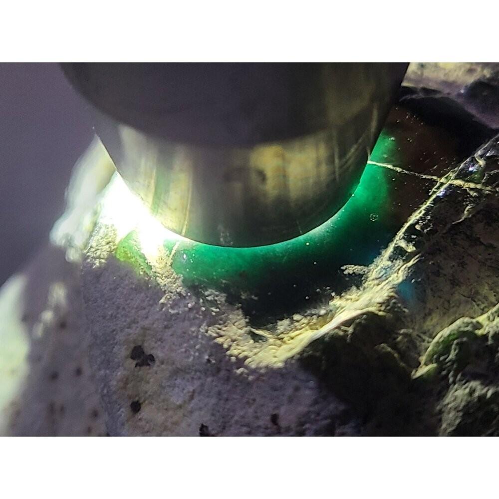 【七彩翡翠】危料 瓜料 瓜地馬拉 墨翠 原石 賭 牌子 戒面 台灣出貨  1033g-細節圖3