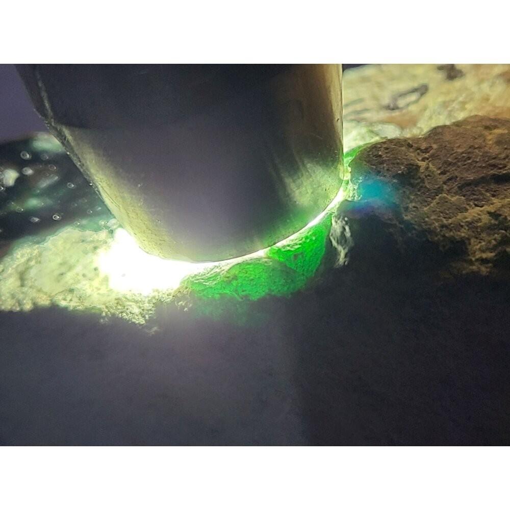 【七彩翡翠】危料 瓜料 瓜地馬拉 墨翠 原石 賭 牌子 戒面 台灣出貨  1033g-細節圖5