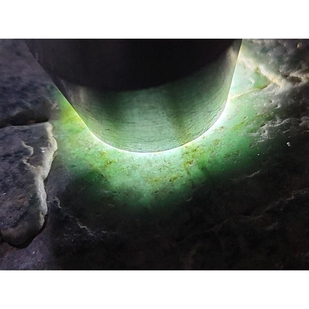 【七彩翡翠】危料 瓜料 瓜地馬拉 脫砂 墨翠 原石 賭 牌子 戒面 台灣出貨  905g-細節圖5