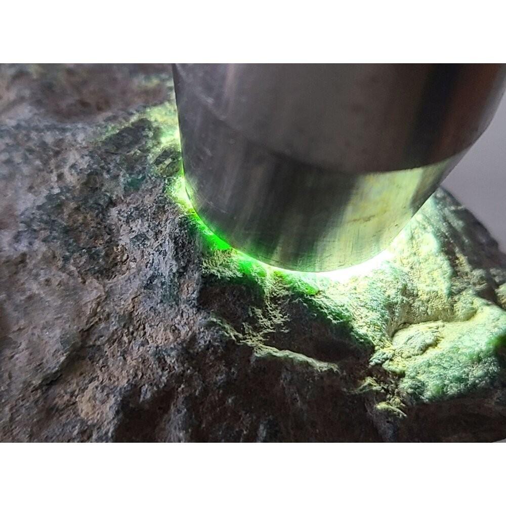 【七彩翡翠】危料 瓜料 瓜地馬拉 脫砂 墨翠 原石 賭 牌子 戒面 台灣出貨  490g-細節圖2