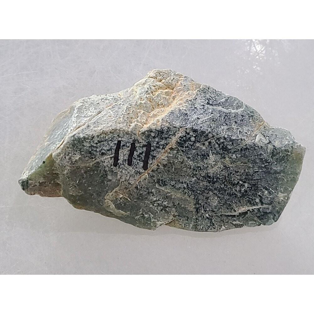 【七彩翡翠】危料 瓜料 瓜地馬拉 脫砂 發黑 原石 賭 冰種 牌子 戒面 台灣出貨  111g-細節圖6