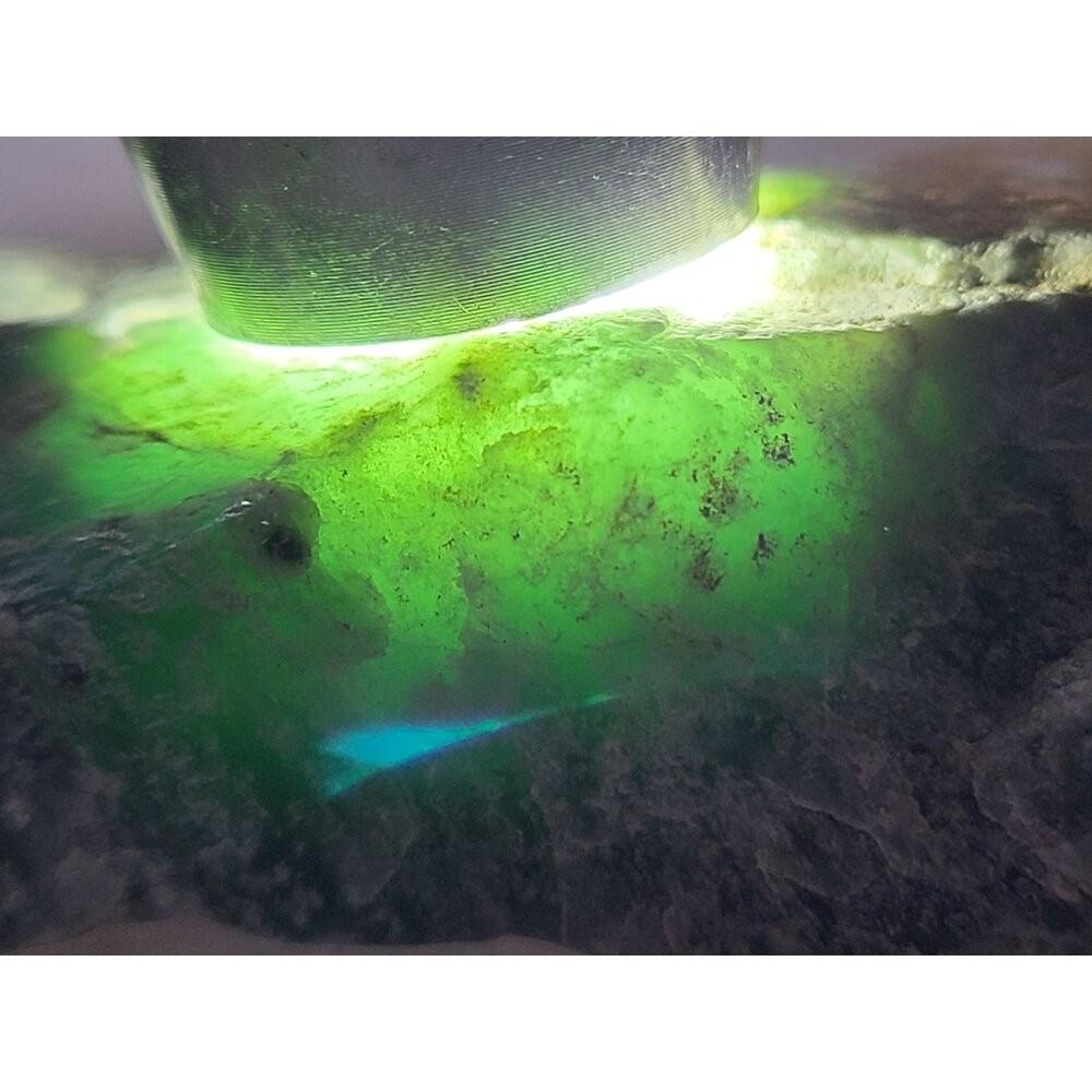 【七彩翡翠】危料 瓜料 瓜地馬拉 脫砂 發黑 原石 賭 冰種 牌子 戒面 台灣出貨  105g-細節圖2