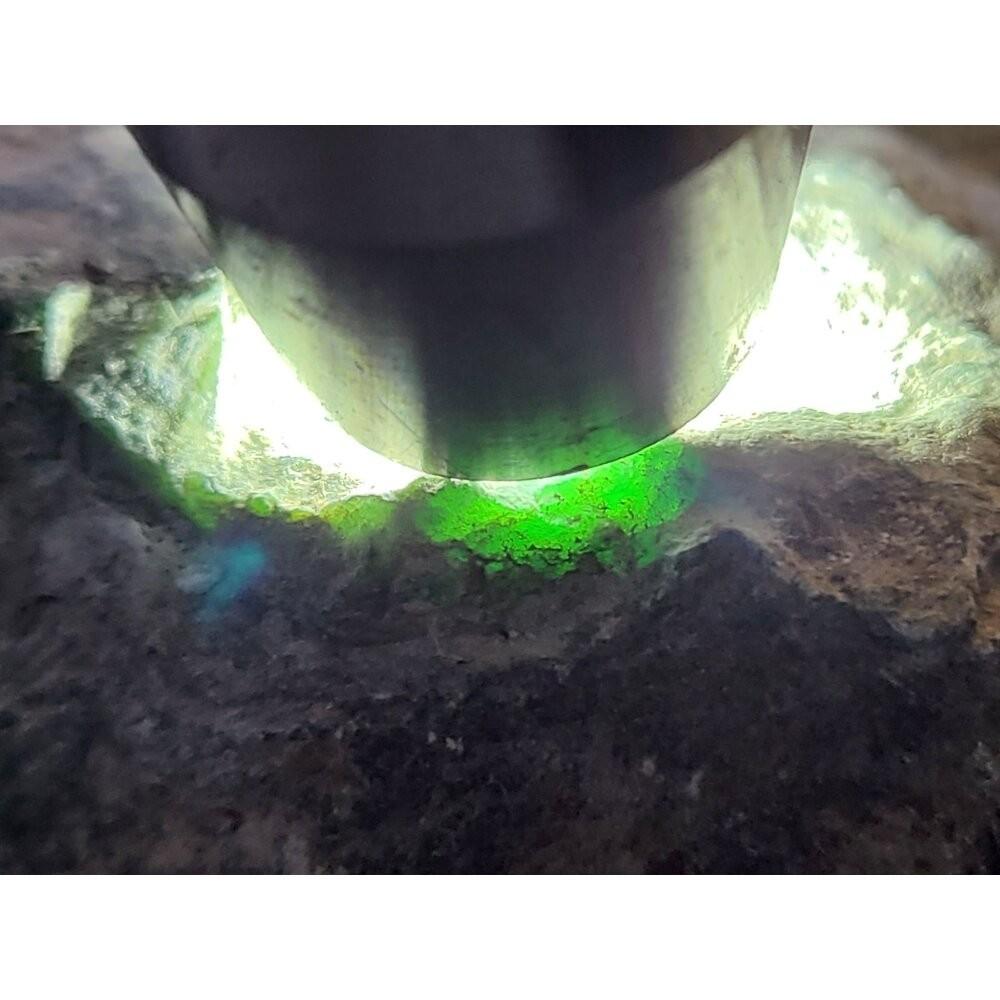 【七彩翡翠】危料 瓜料 瓜地馬拉 脫砂 墨翠 原石 賭 牌子 戒面 台灣出貨  1129g-細節圖3