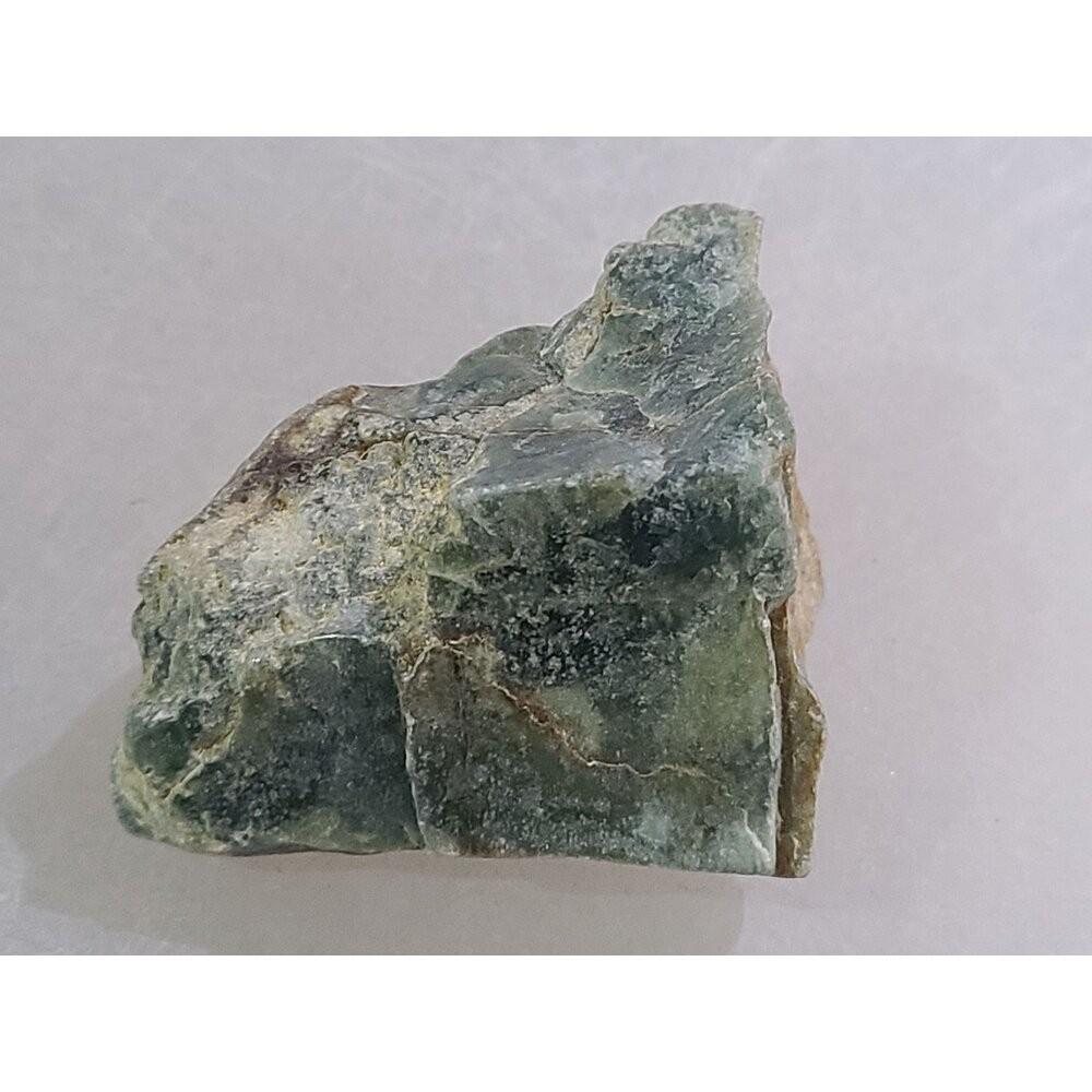 【七彩翡翠】危料 瓜料 瓜地馬拉 脫砂 發黑 原石 賭 冰種 牌子 戒面 台灣出貨  102g-細節圖5