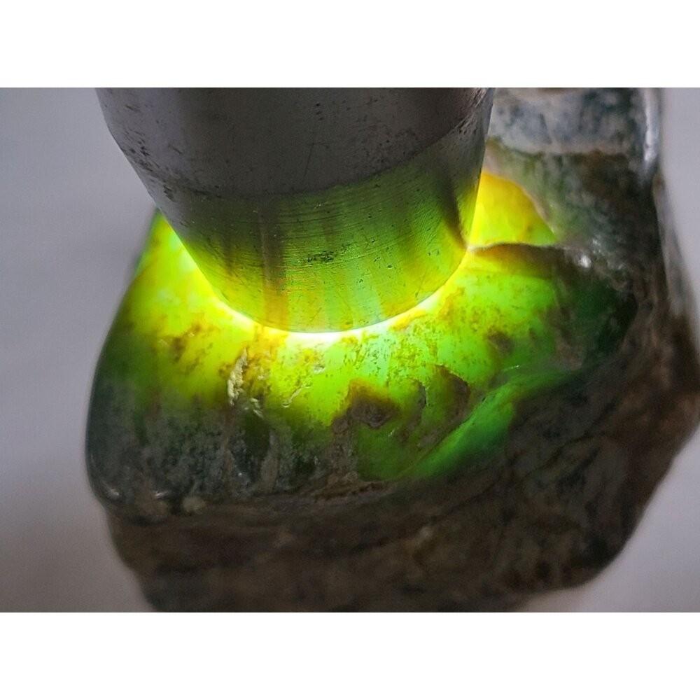 【七彩翡翠】危料 瓜料 瓜地馬拉 脫砂 發黑 原石 賭 冰種 牌子 戒面 台灣出貨  286g-細節圖3