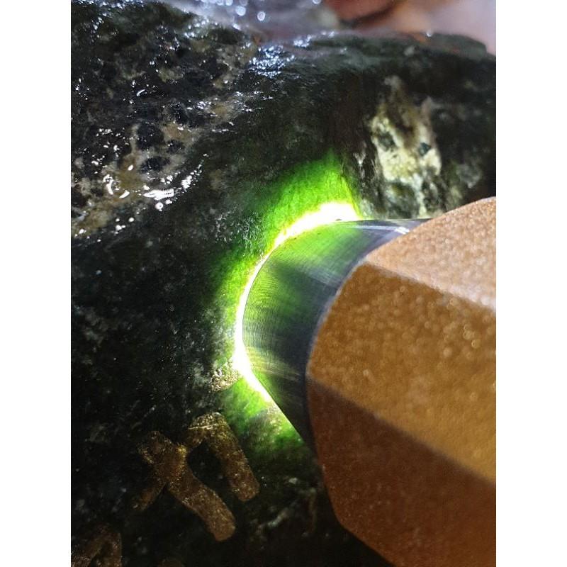 【七彩翡翠】全賭料，會卡場口種水料，賭色料∼台灣現貨.2420g-細節圖2