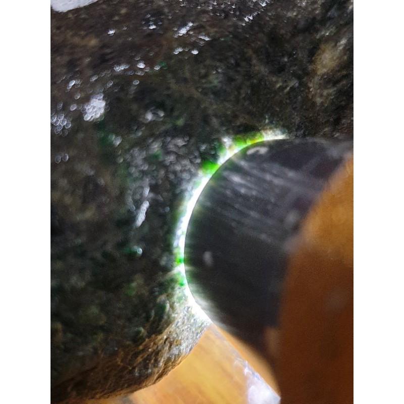 【七彩翡翠】全賭石，莫西沙場口～賭色料，色花，松花，台灣現貨,545g-細節圖4