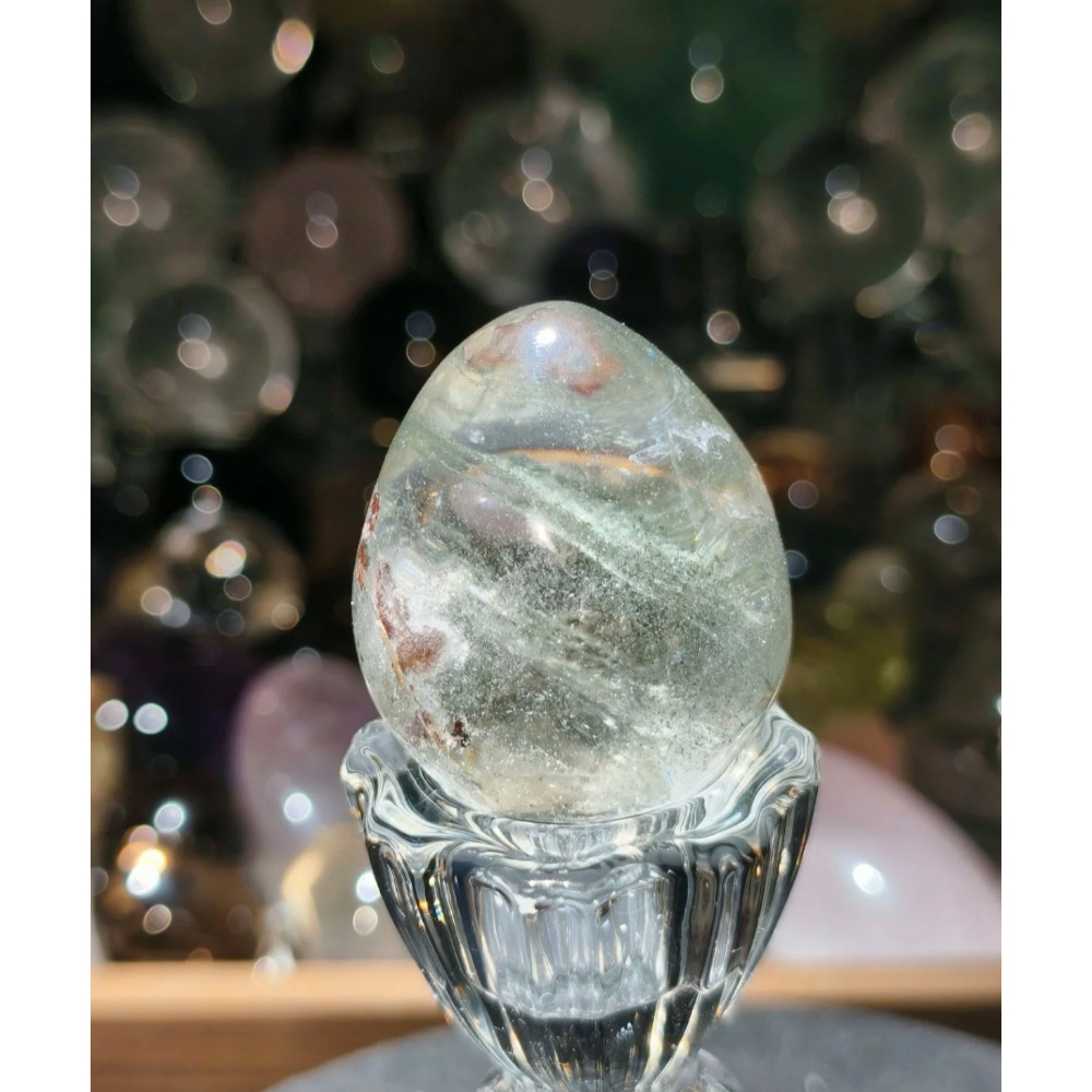 ❄️預購❄️天然綠幽靈千層帶紅幽靈蛋握 水晶蛋握 綠幽靈 天然景幽靈 蛋形 幽靈 手把玩 手把件 招財 鎮宅 擺件 千層-細節圖3