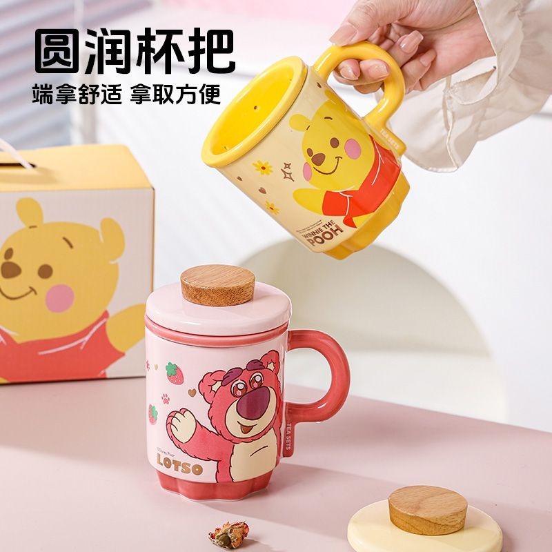 ❄️預購❄️卡通草莓熊小熊維尼辦公室陶瓷泡茶杯  辦公室帶蓋茶水分離泡茶杯 家用馬克杯 泡茶杯 馬克杯 陶瓷 瓷器 泡茶-細節圖6