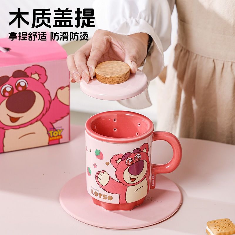 ❄️預購❄️卡通草莓熊小熊維尼辦公室陶瓷泡茶杯  辦公室帶蓋茶水分離泡茶杯 家用馬克杯 泡茶杯 馬克杯 陶瓷 瓷器 泡茶-細節圖7