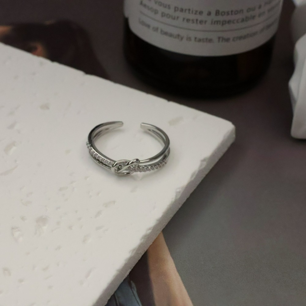 ⚡台灣快速出貨⚡𝐌𝐬. 𝐌𝐢𝐚𝐨 鑲鑽扭結戒指【AL100131】-細節圖2