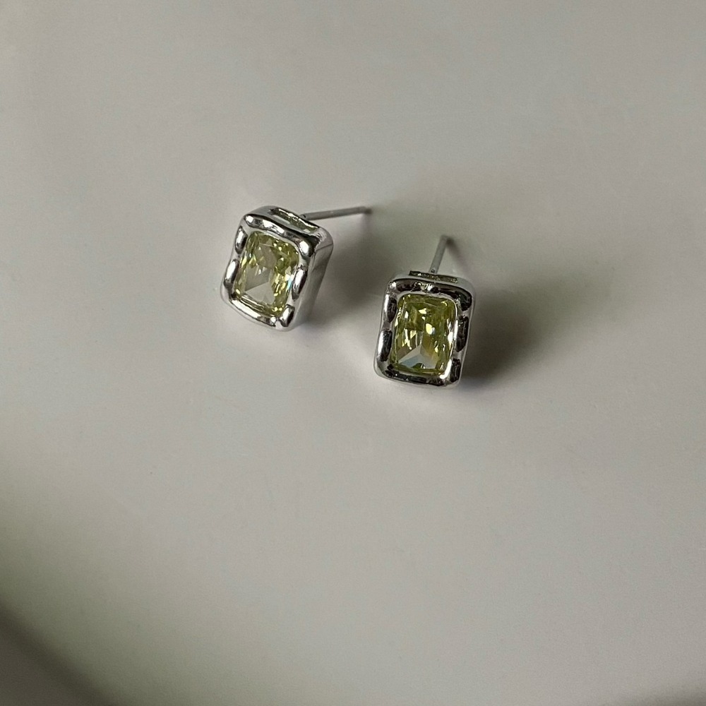 ⚡台灣快速出貨⚡𝐌𝐬. 𝐌𝐢𝐚𝐨 高級輕奢綠鑽耳環【AD200231】-細節圖2