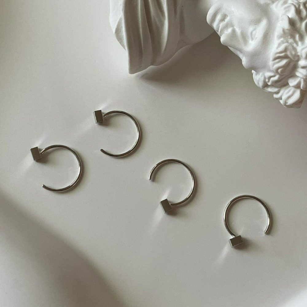 ⚡台灣快速出貨⚡𝐌𝐬. 𝐌𝐢𝐚𝐨 日常小方塊免耳塞圈圈耳環【AB200421】-細節圖2