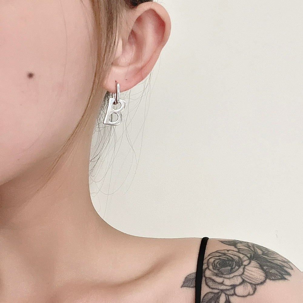 ⚡台灣快速出貨⚡𝐌𝐬. 𝐌𝐢𝐚𝐨 個性字母B耳環【AD200341】-細節圖5