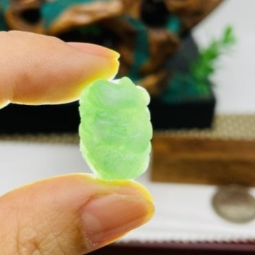 天然A貨緬甸玉 冰膠陽綠360度手工環繞雕一條龍翡翠龍珠 起冰膠潤起光感 純手工微雕件-細節圖8