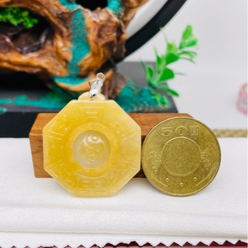 天然A貨緬甸玉 冰潤金黃雙彩太極八卦翡翠玉墜 起冰黃霧層成色飽和油亮 帶細潤純色白冰肉-細節圖2