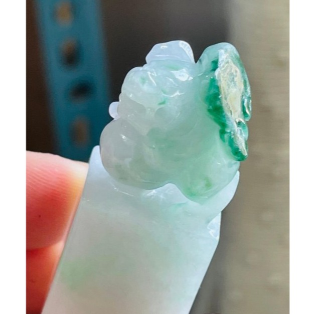 天然A貨緬甸玉 細潤綠飄花俏色巧雕踩球貔貅翡翠印章/方印/私章 潤白底俏綠飄亮花 有求必應-細節圖5