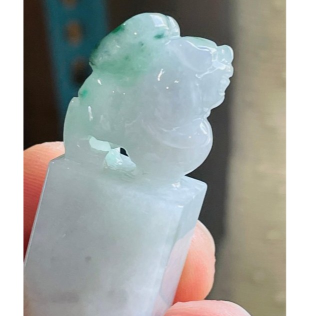 天然A貨緬甸玉 細潤綠飄花俏色巧雕踩球貔貅翡翠印章/方印/私章 潤白底俏綠飄亮花 有求必應-細節圖6