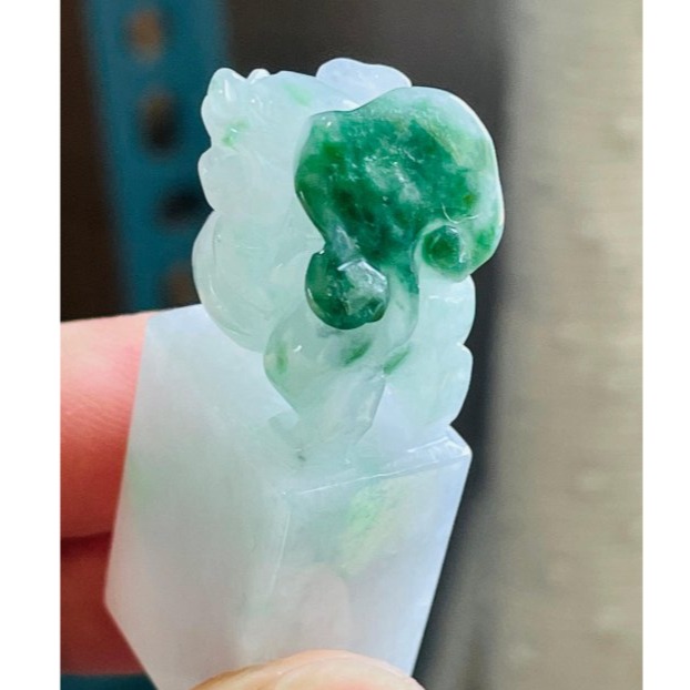 天然A貨緬甸玉 細潤綠飄花俏色巧雕踩球貔貅翡翠印章/方印/私章 潤白底俏綠飄亮花 有求必應-細節圖7