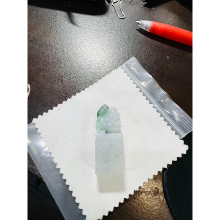 天然A貨緬甸玉 細潤綠飄花俏色巧雕踩球貔貅翡翠印章/方印/私章 潤白底俏綠飄亮花 有求必應-細節圖10