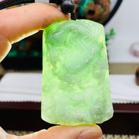 天然A貨緬甸玉 冰潤油青綠龍騰天下翡翠龍牌 起冰有厚度方正牌型 綿延有力龍身翹龍尾-細節圖8
