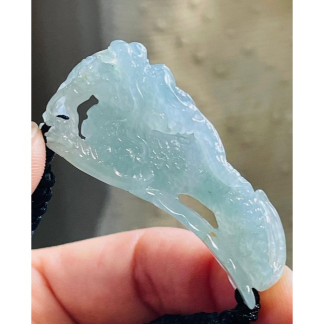 天然A貨緬甸玉 放光 冰種晴綠灑金全立體雕神龍擺尾翡翠手牌 冰膠起光色滿 手工全鏤空精巧雕作-細節圖3