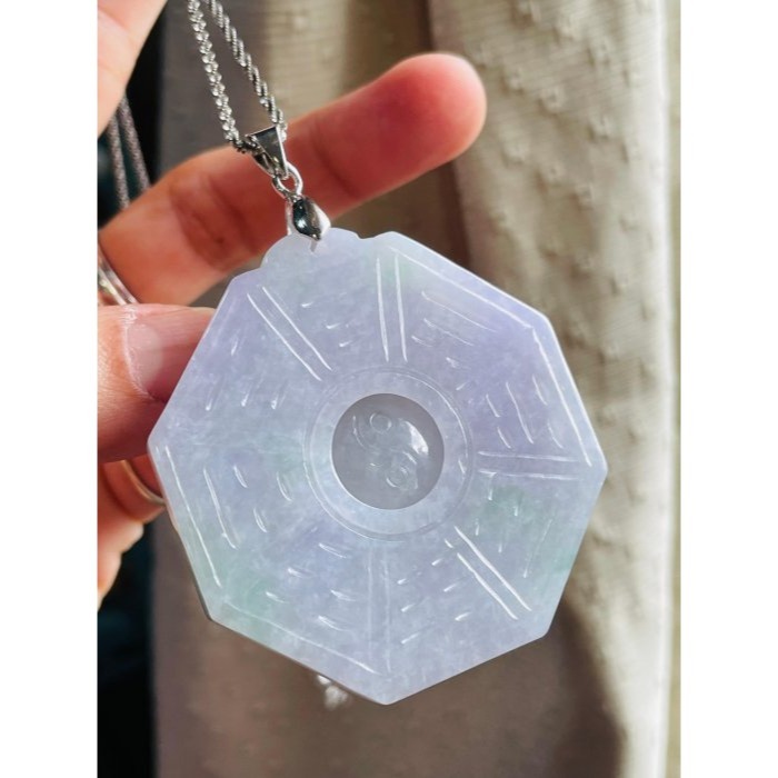 天然A貨緬甸玉 冰紫飄花太極大八卦翡翠玉墜 起冰粉嫩紫 帶多多靈動陽綠花 厚庄大塊透手影-細節圖3