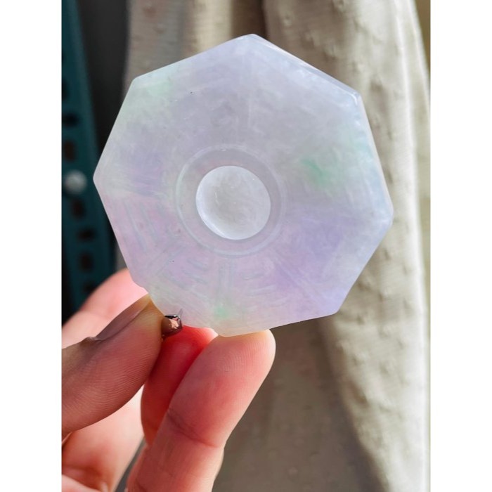 天然A貨緬甸玉 冰紫飄花太極大八卦翡翠玉墜 起冰粉嫩紫 帶多多靈動陽綠花 厚庄大塊透手影-細節圖7