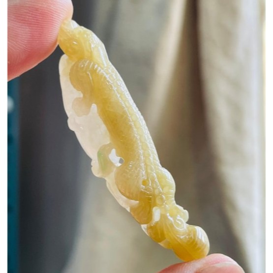 天然A貨緬甸玉 冰雪梨黃雙彩俏色巧雕黃金貔貅翡翠玉墜 老熟起冰厚厚黃霧層 手抱冰潤人蔘 八方進財 生生不息-細節圖2