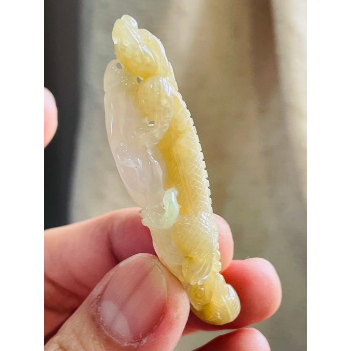 天然A貨緬甸玉 冰雪梨黃雙彩俏色巧雕黃金貔貅翡翠玉墜 老熟起冰厚厚黃霧層 手抱冰潤人蔘 八方進財 生生不息-細節圖5