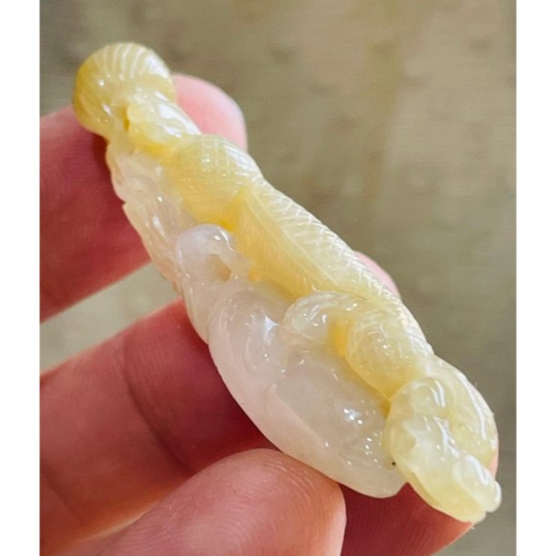 天然A貨緬甸玉 冰雪梨黃雙彩俏色巧雕黃金貔貅翡翠玉墜 老熟起冰厚厚黃霧層 手抱冰潤人蔘 八方進財 生生不息-細節圖6